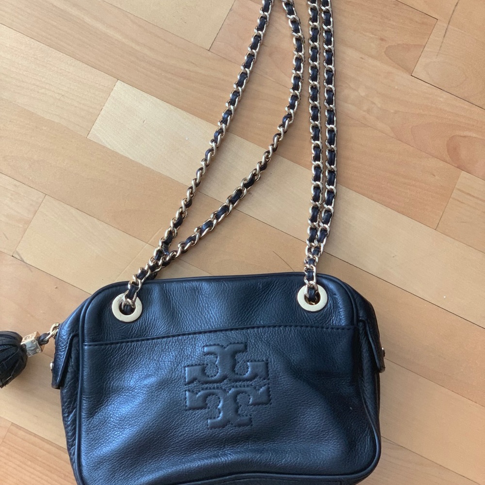 Authentic Tory Burch leather bag in mint condition
